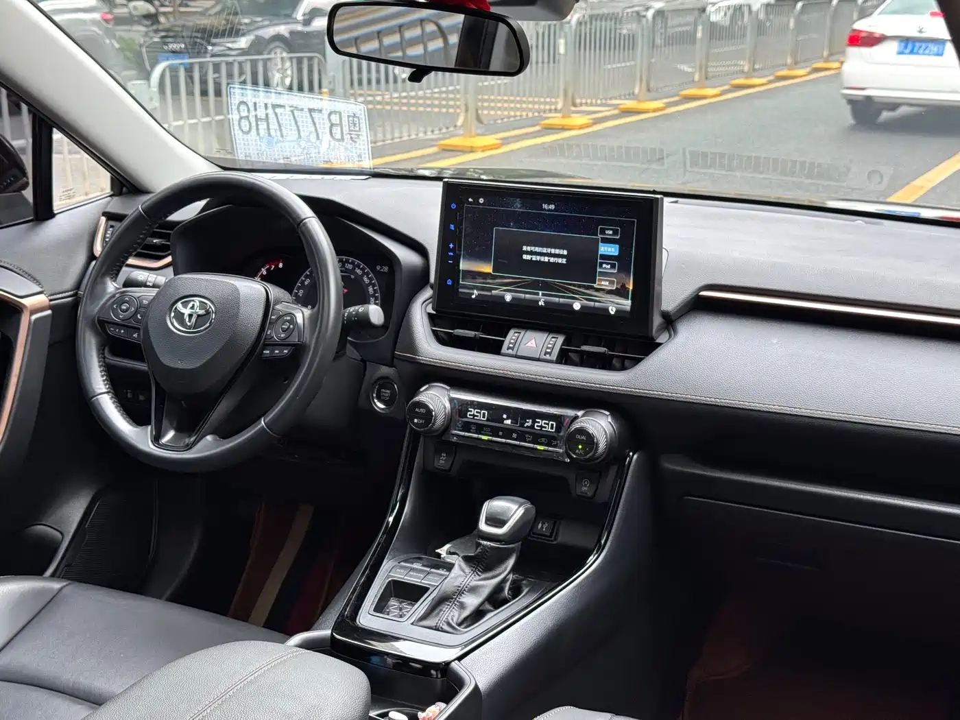 Toyota Wildlander 2022 2.0L CVT 2WD Knight Edition фото 10