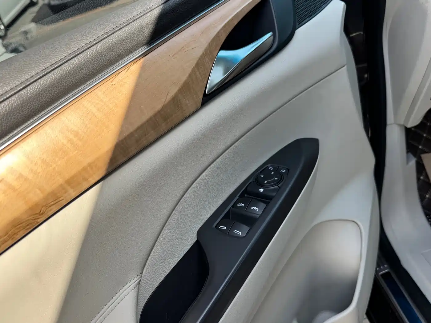 Buick GL8 2018 ES 28T Comfort Type China VI фото 5