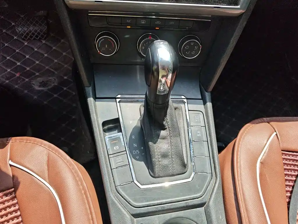 Volkswagen Lamando 2017 230TSI DSG Trend Edition фото 7