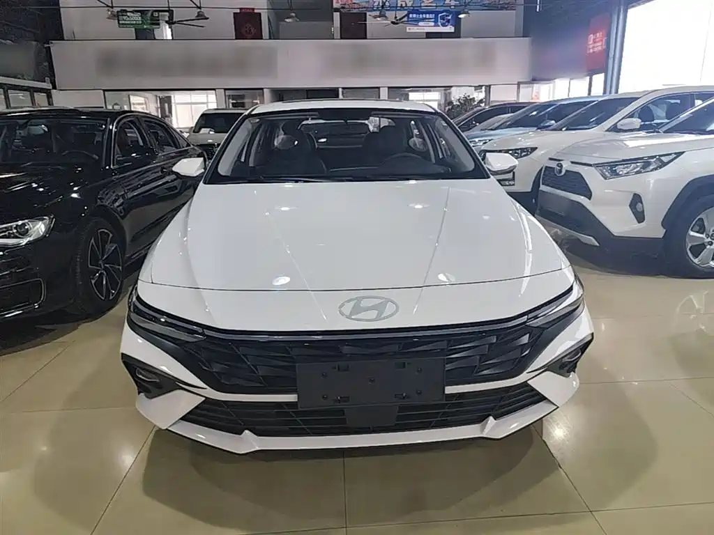 Hyundai Elantra 2023 1.5L CVT GLX Elite Edition фото 3
