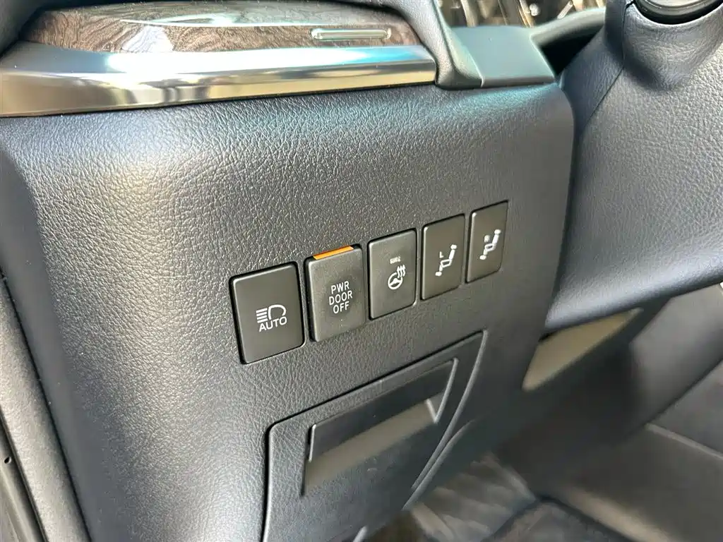 Toyota Alphard 2021 Hybrid 2.5L Premium фото 16