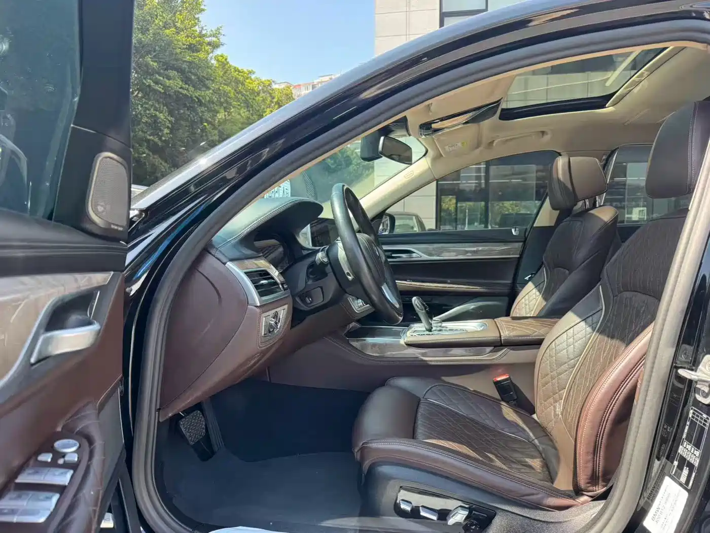 BMW 7 Series 2021 Model 740Li Leading Luxury Package фото 5