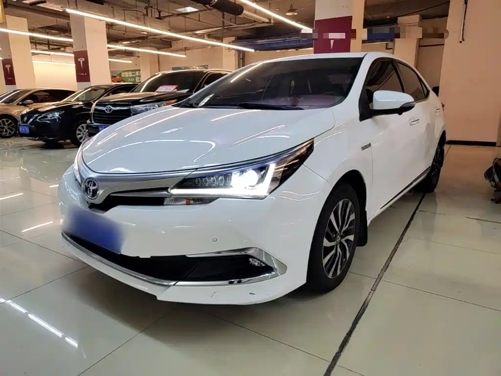 Toyota Corolla 2017 Facelift Hybrid 1.8L E-CVT Elite Edition фото 2