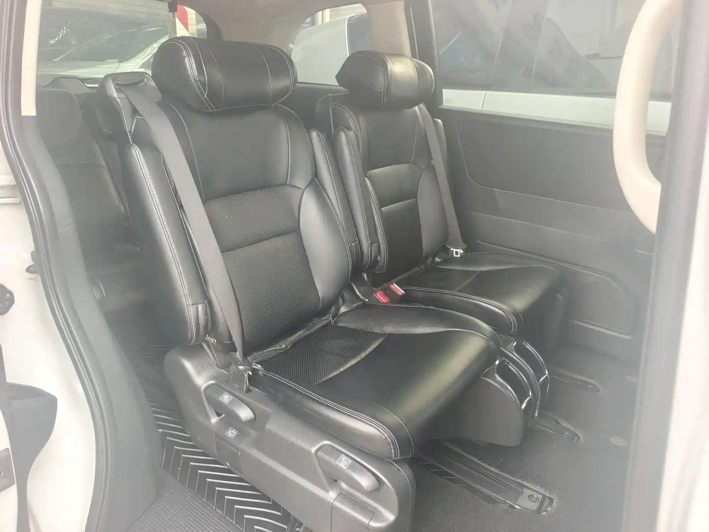 Honda Odyssey 2022 2.0L e:HEV Sharp·Enjoyment Edition фото 15