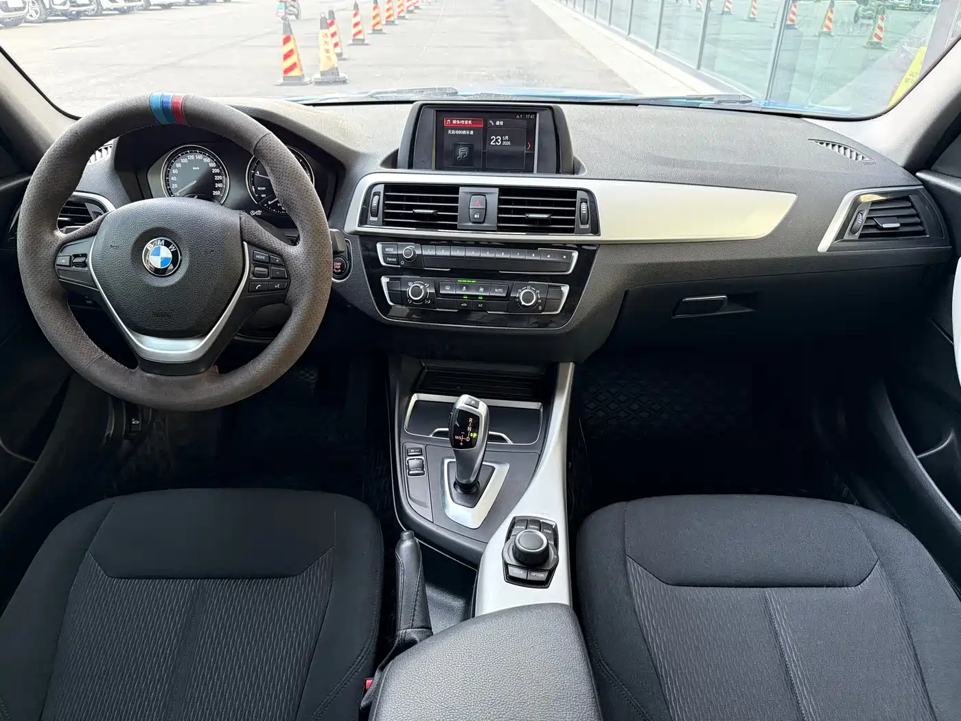 BMW 1 Series (Import) 2018 118i Leading фото 5