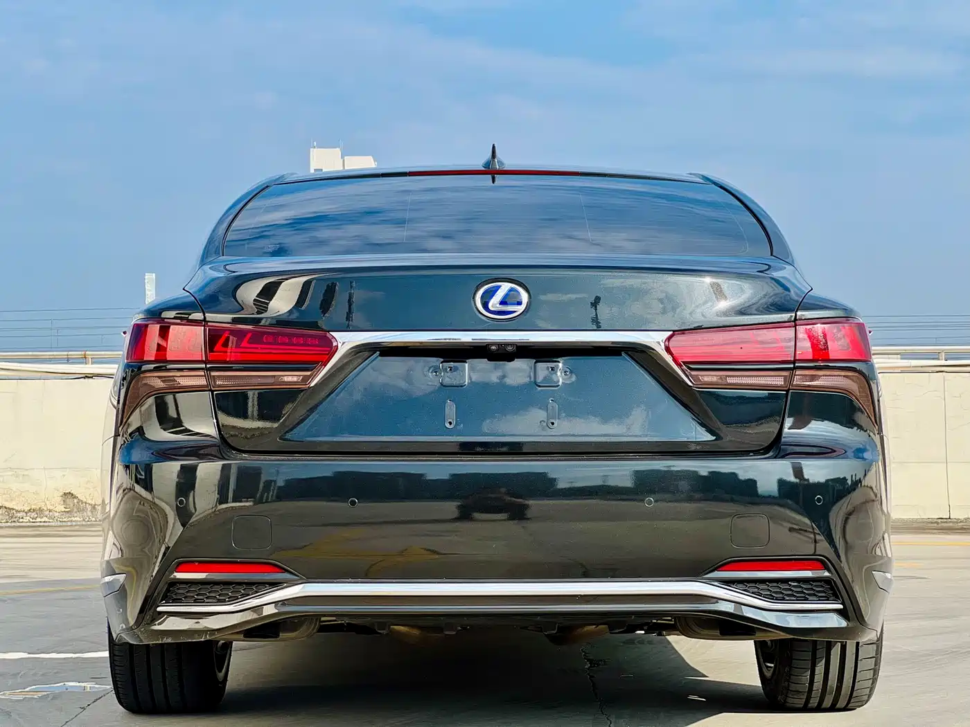 Lexus LS 2021 500h Executive Edition фото 11