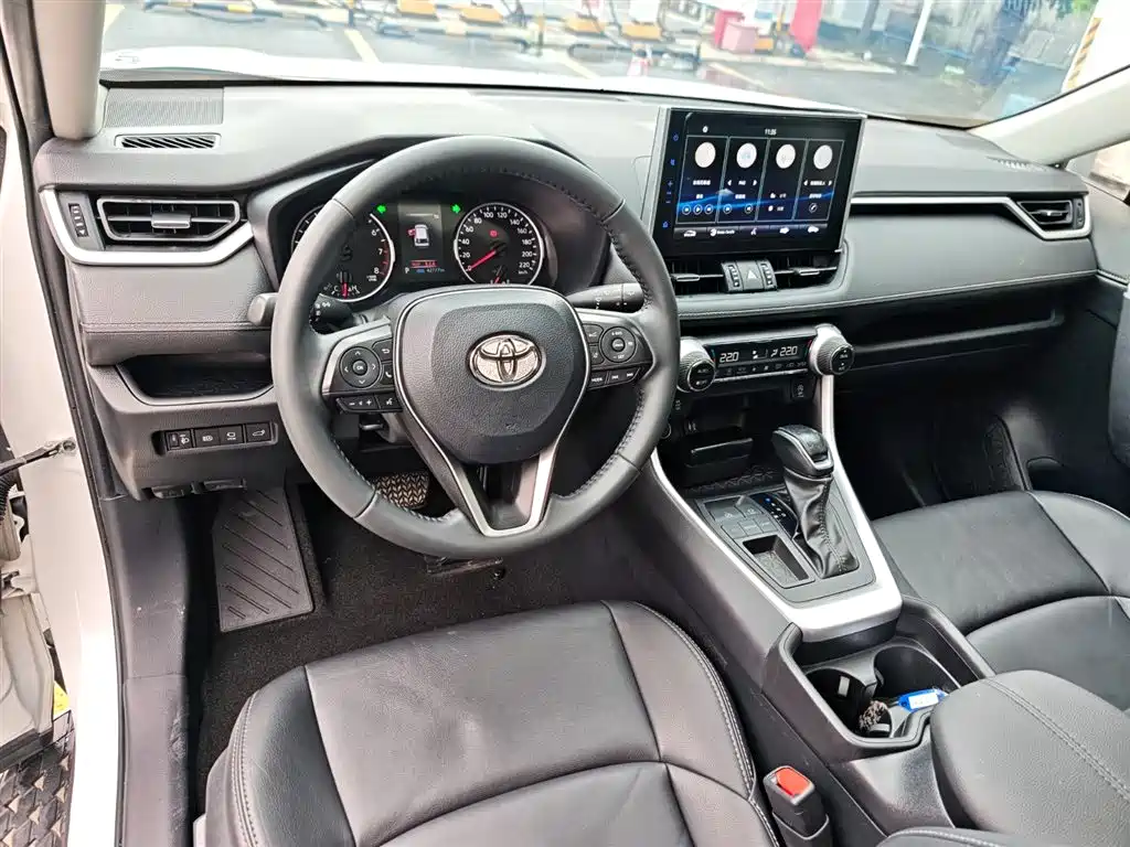 Toyota Wildlander 2022 2.0L CVT FWD Luxury PLUS Edition фото 12