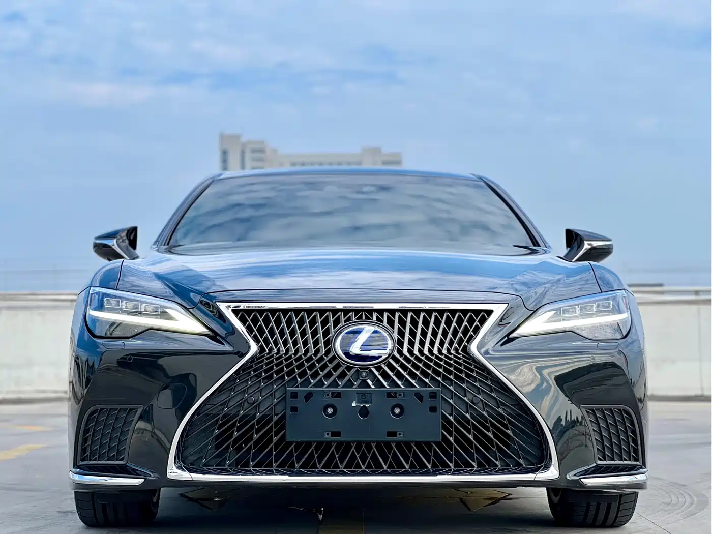 Lexus LS 2021 500h Executive Edition фото 2