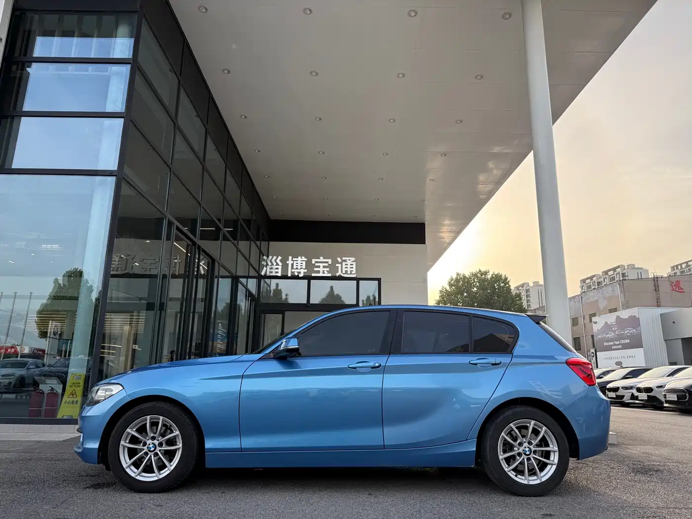 BMW 1 Series (Import) 2018 118i Leading фото 10