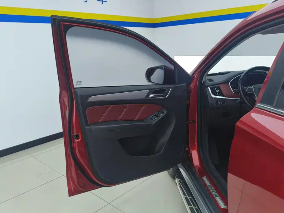 Фото 7 - Roewe RX5