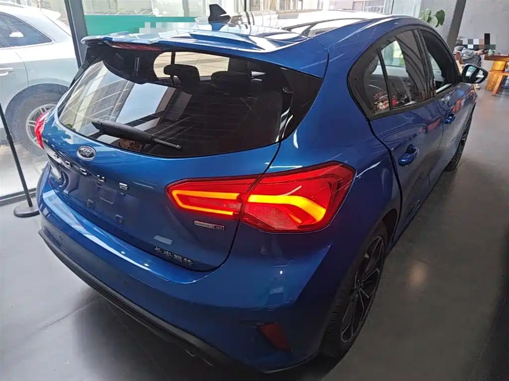 Фото 7 - Ford Focus