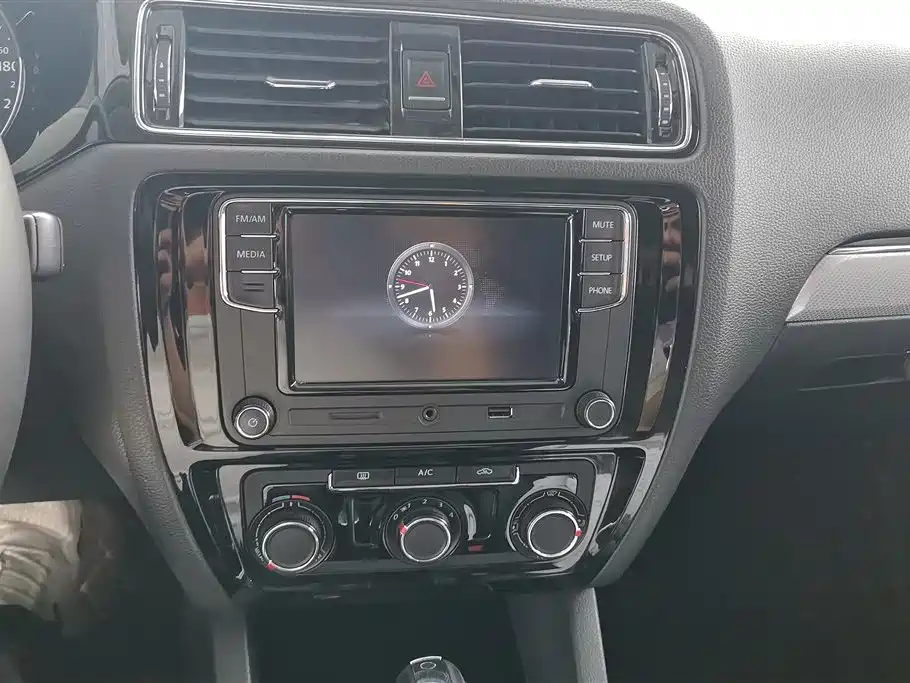 Volkswagen Sagitar 2017 1.6L Automatic Comfort фото 13