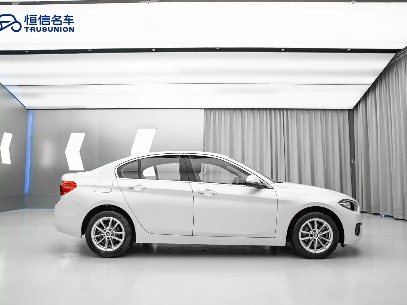 BMW 1 Series 2017 118i Fashion фото 7