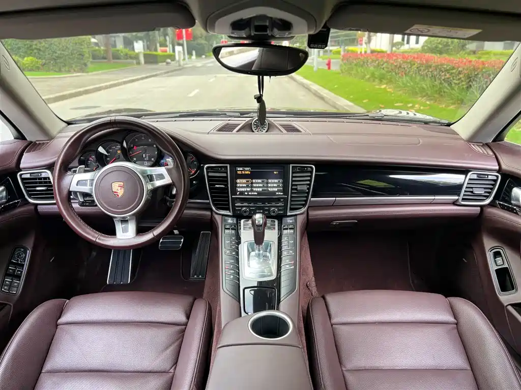 Porsche Panamera 2014 Panamera 4 Executive 3.0T фото 17