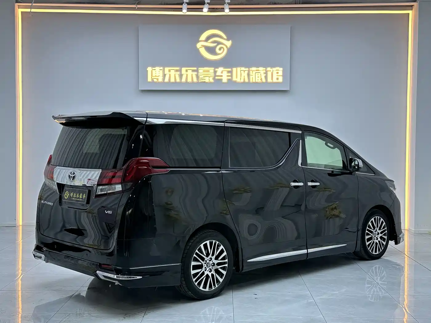 Toyota Alphard 2018 3.5L Luxury фото 24