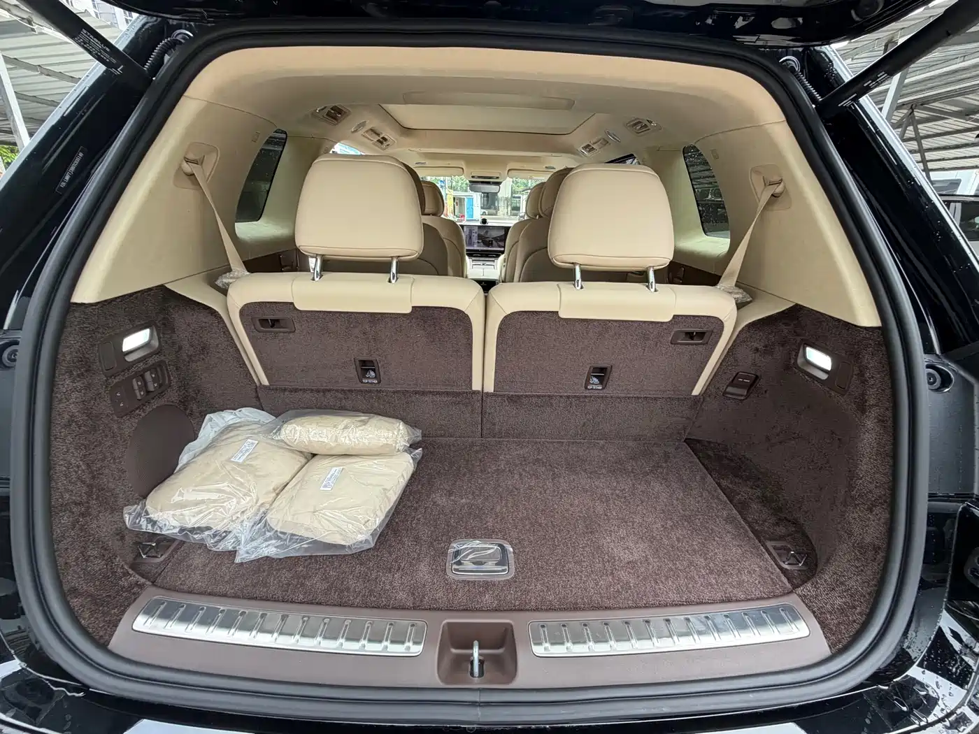 AITO Wenjie AITO M9 2026 Extended Range Ultra Edition 52kWh 6-seater фото 19