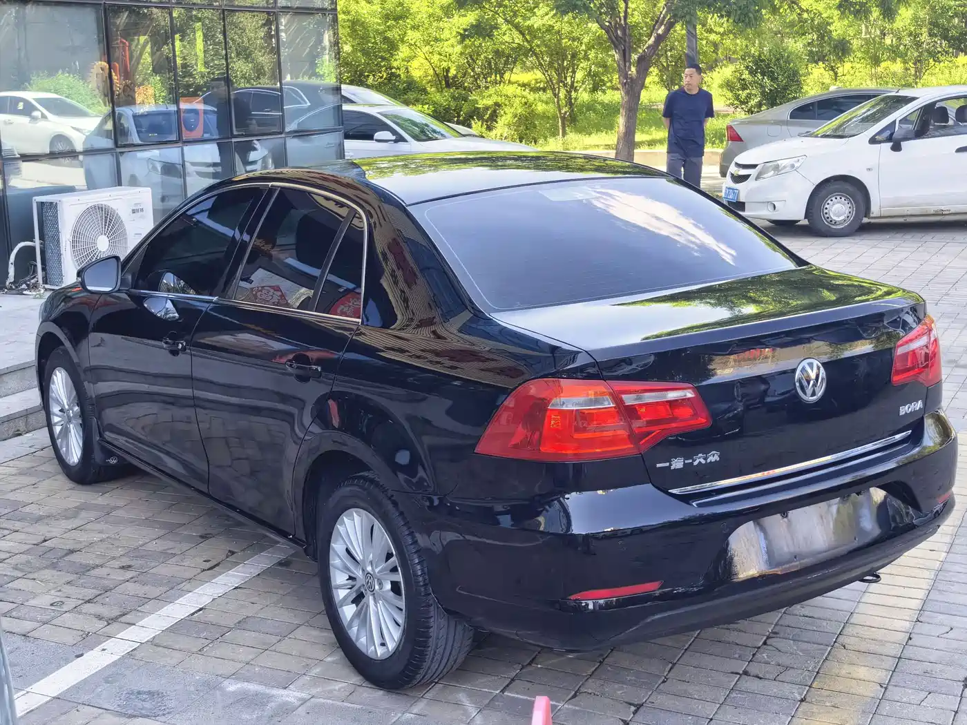 Volkswagen Bora 2013 1.6L Automatic Luxury Model фото 4