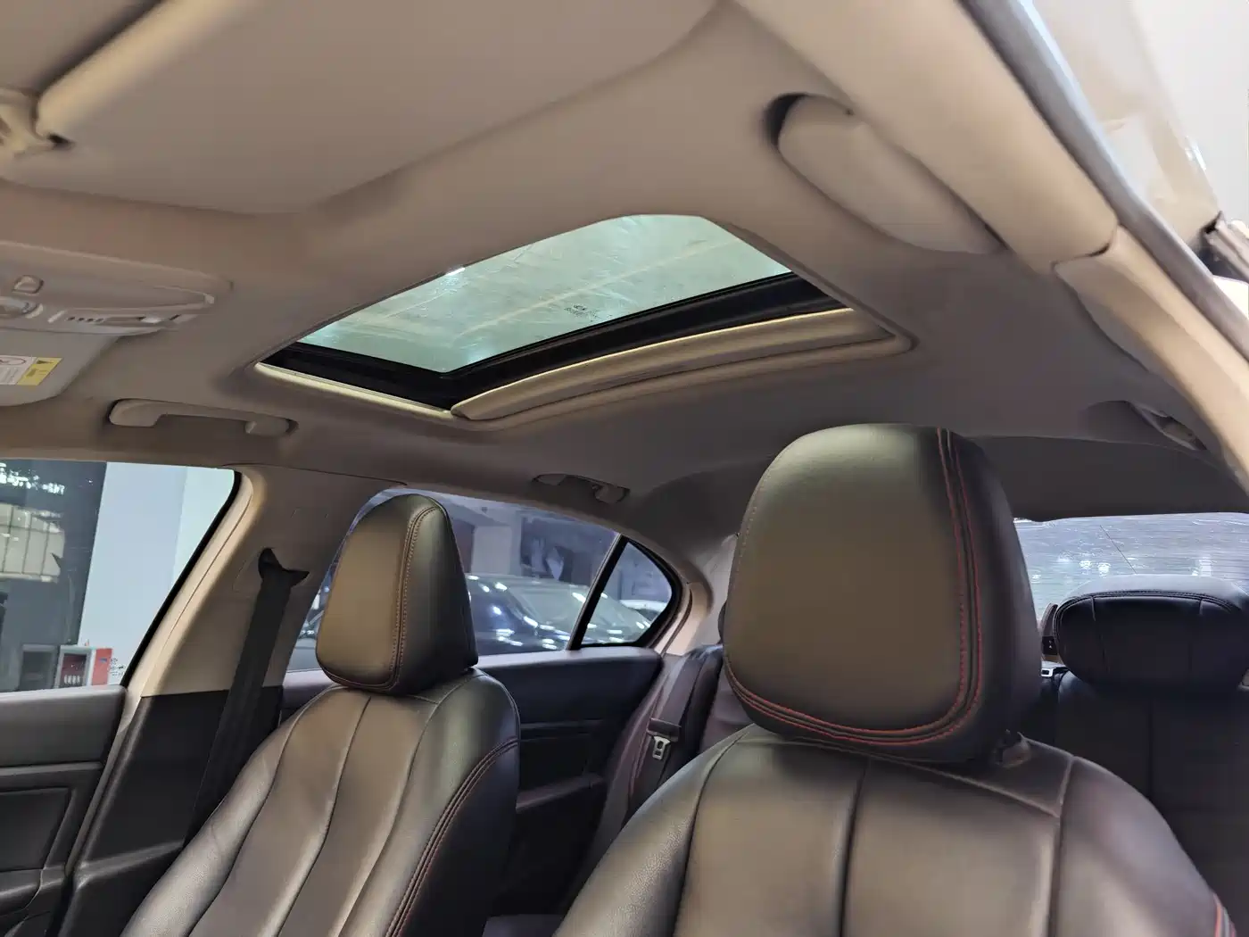 Peugeot 408 2015 Model 1.2T Automatic Luxury Edition фото 13