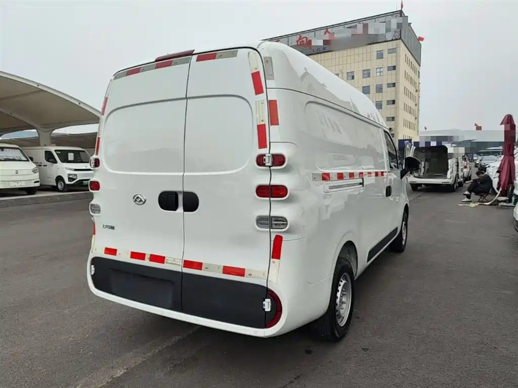 SAIC Maxus Dana V1 2023 Model V1 Short Wheelbase High Roof (43kWh) фото 7
