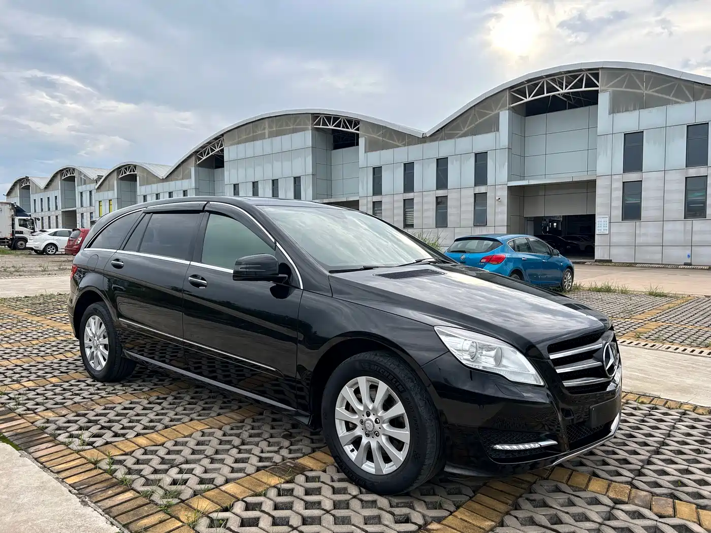 Mercedes-Benz R-Class 2011 R 350 L 4MATIC фото 3
