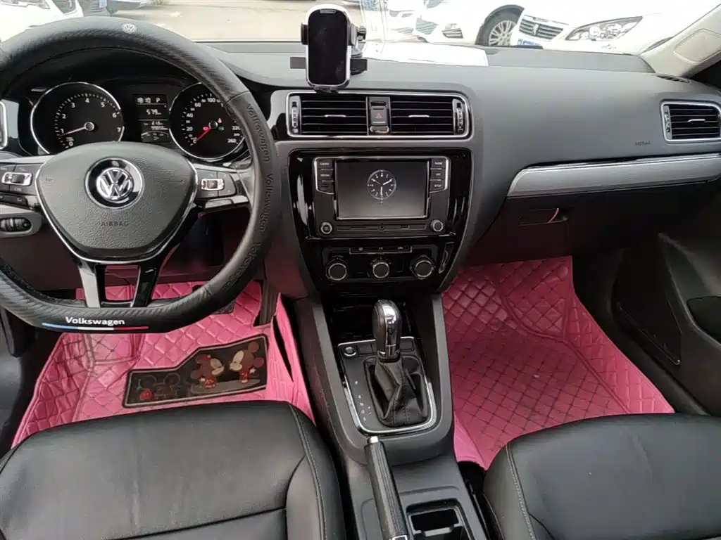 Volkswagen Sagitar 2018 1.6L Automatic Comfort фото 13