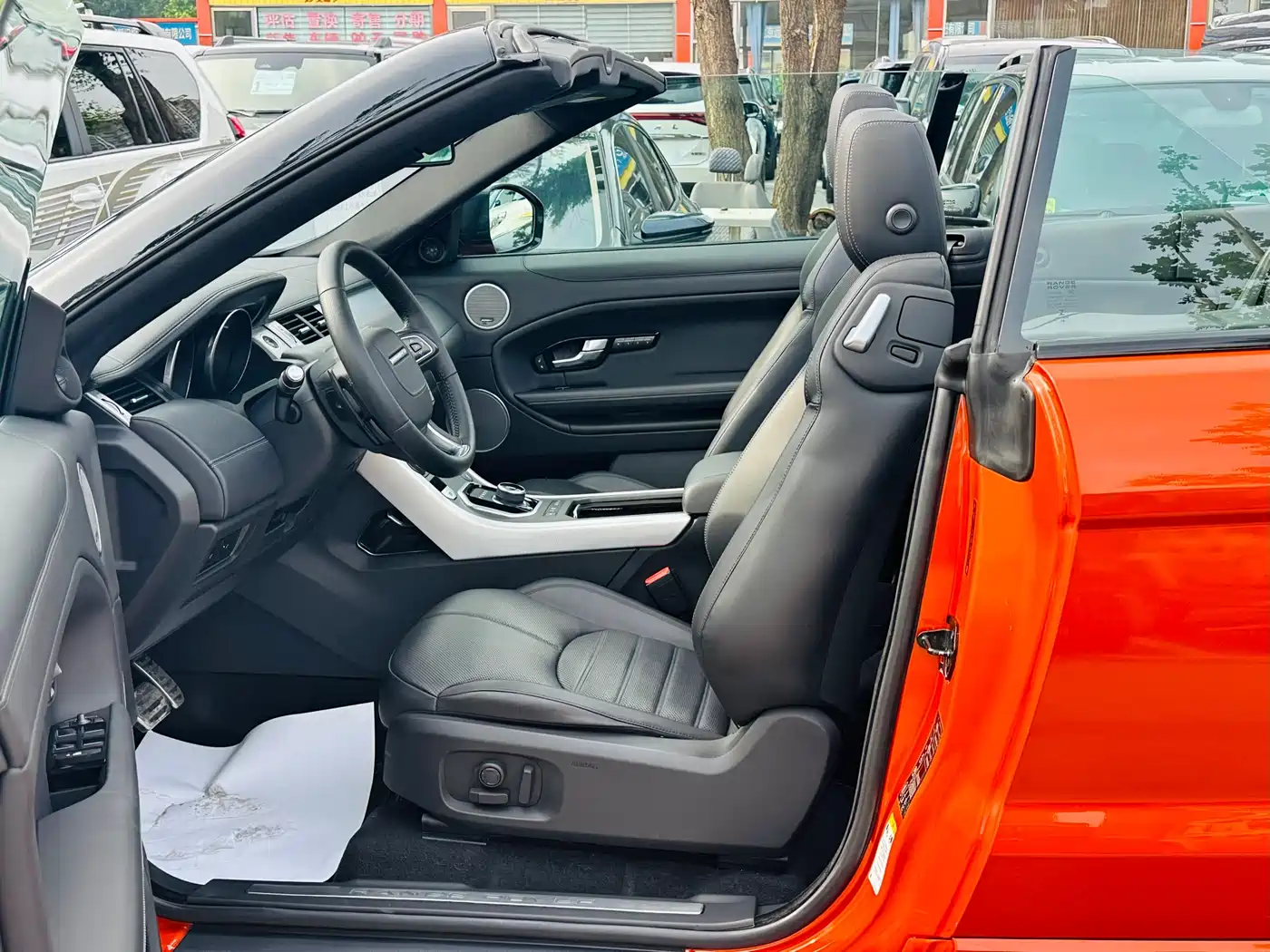 Land Rover Range Rover Evoque (Import) 2018 240PS HSE DYNAMIC Convertible фото 9