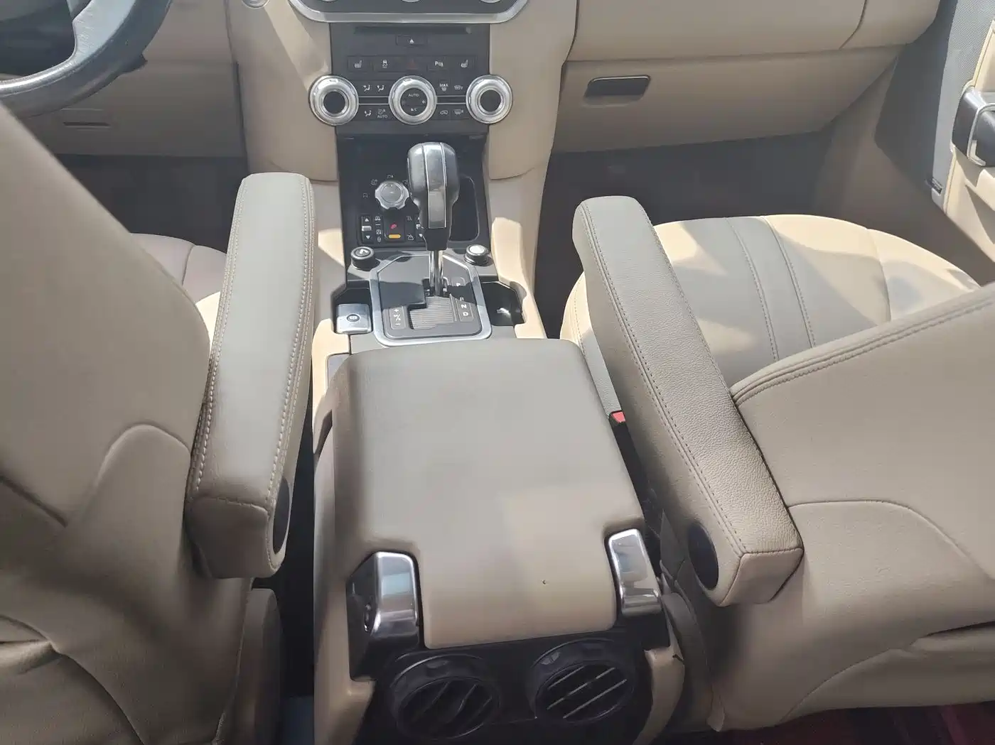 Land Rover Discovery 2012 3.0 SDV6 HSE Diesel фото 9