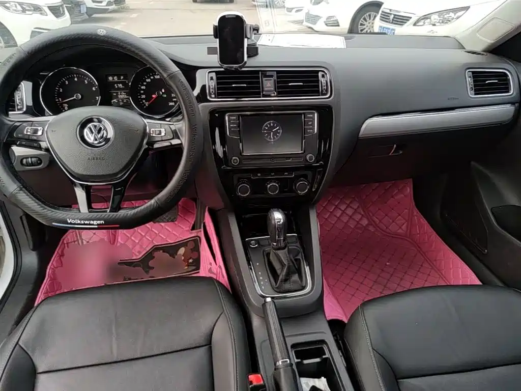 Volkswagen Sagitar 2018 1.6L Automatic Comfort фото 10