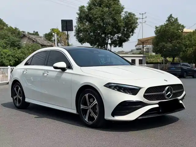 Mercedes-Benz A-Class 2024 A 200 L Fashion Edition — фото 3