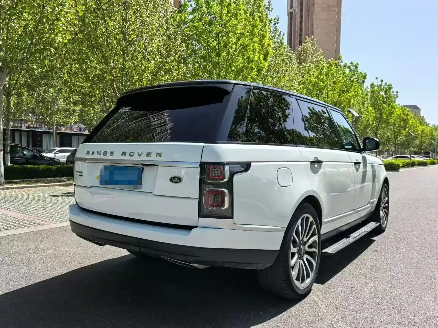 Land Rover Range Rover 2021 3.0 L6 Heritage Extended Classic Edition фото 7