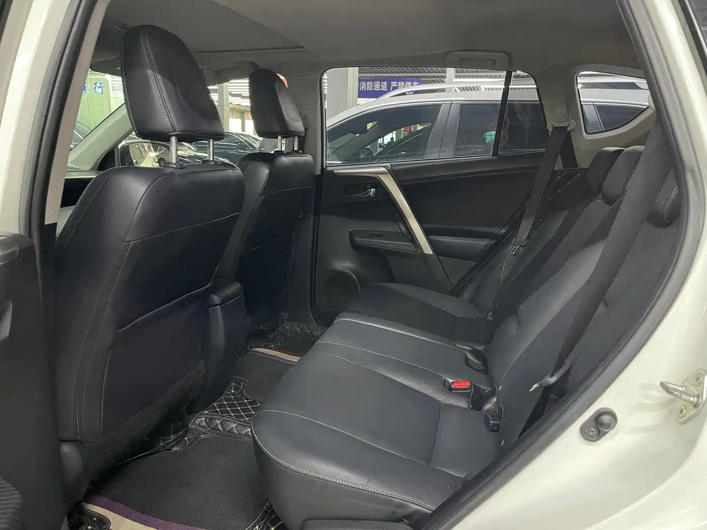 Toyota RAV4 Rongfang 2015 2.0L CVT 4WD Pioneer Edition фото 7