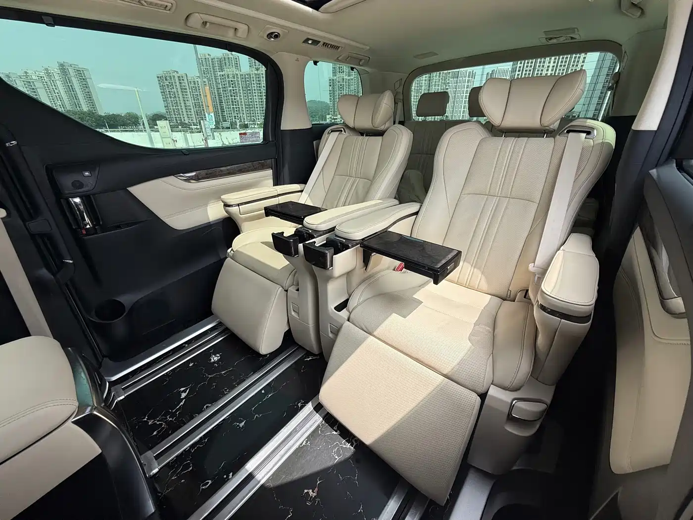 Toyota Alphard 2021 Hybrid 2.5L Ultimate фото 9