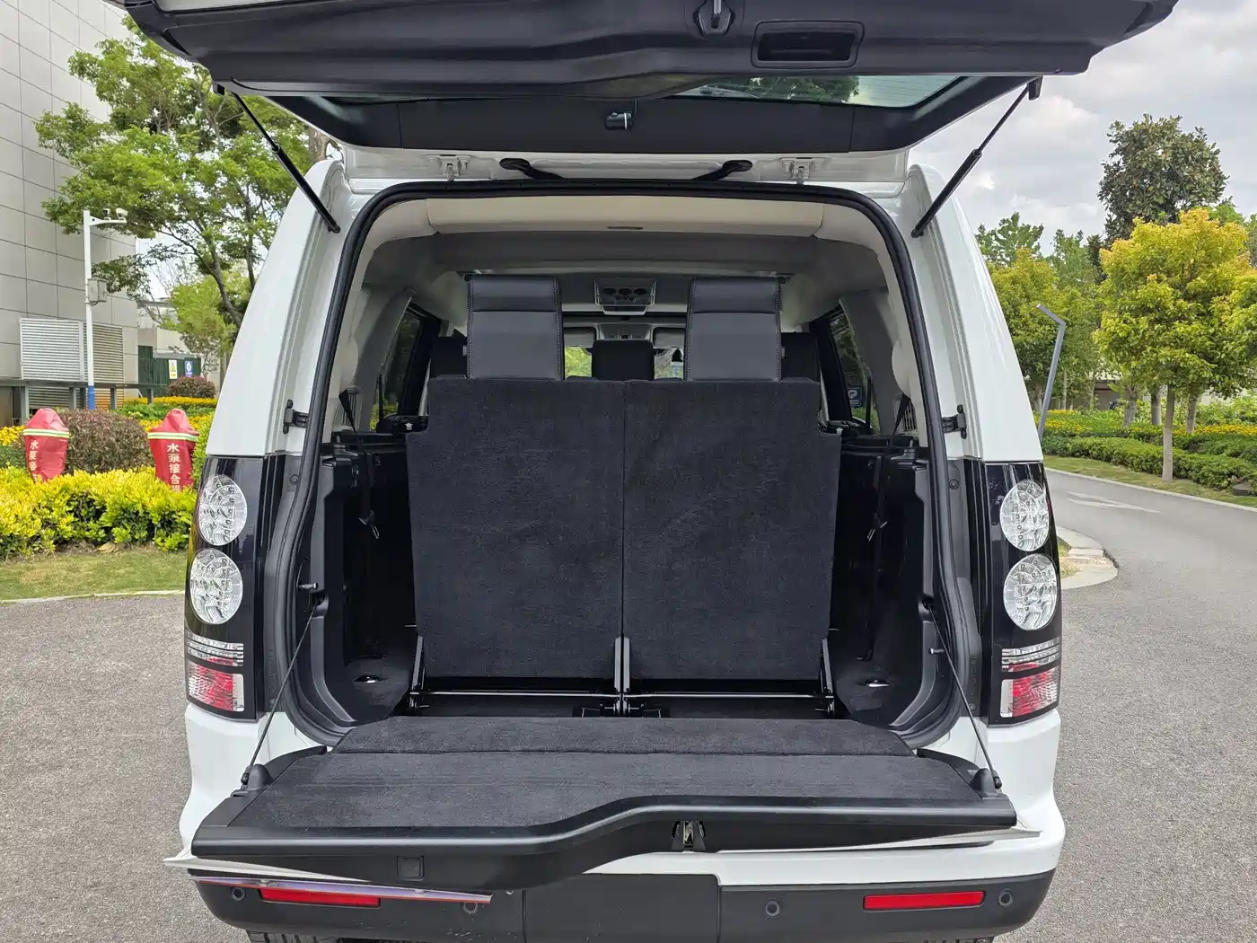 Land Rover Discovery 2016 3.0 SDV6 Black Edition HSE Diesel фото 11