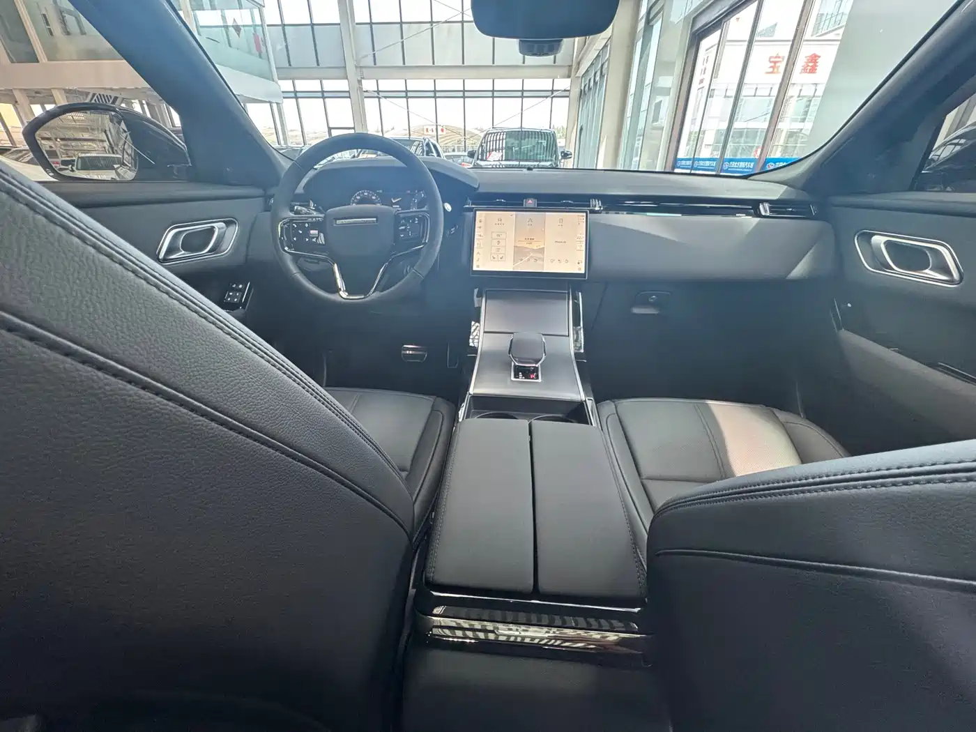 Land Rover Range Rover Velar 2024 Dynamic SE фото 12