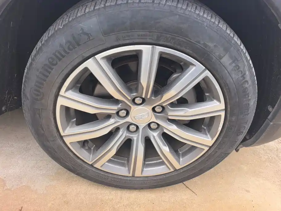 Фото 6 - Cadillac XT4