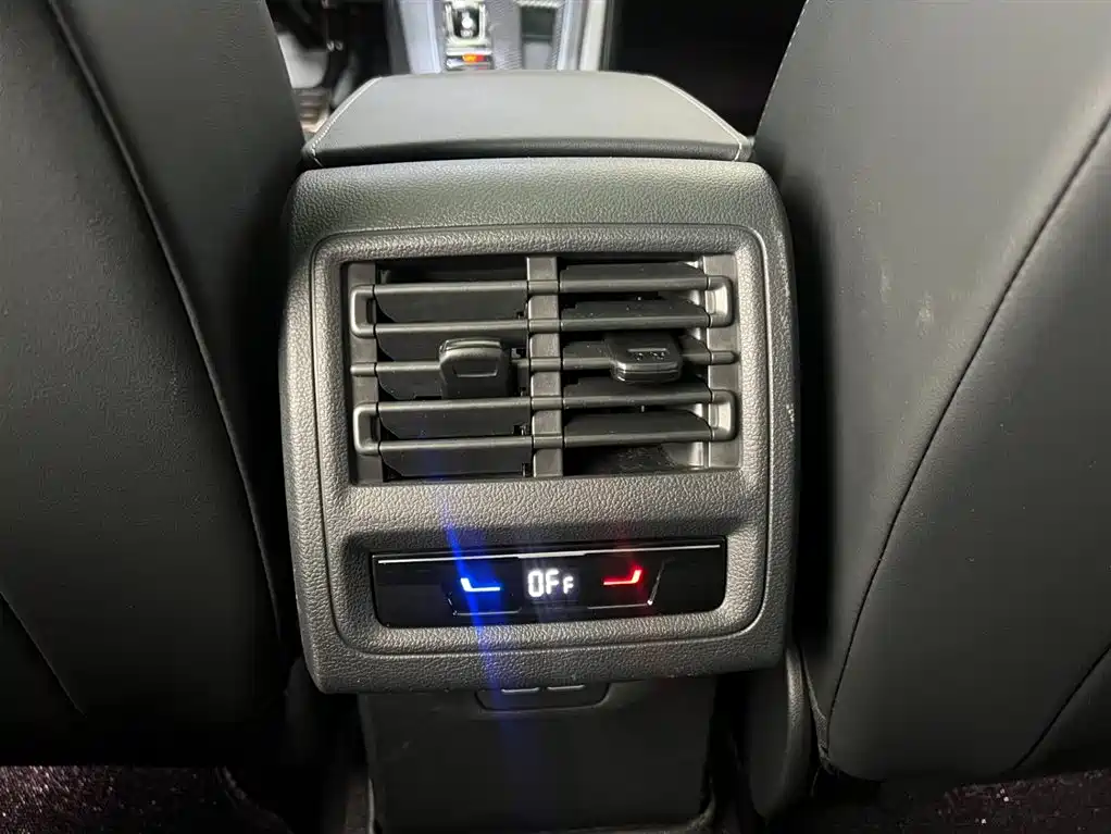 Volkswagen Golf 2023 Model 280TSI DSG R-Line фото 16