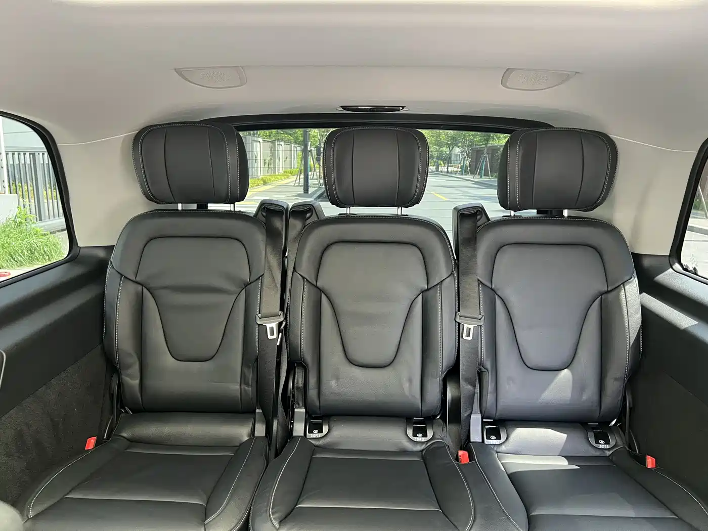 Mercedes-Benz V-Class 2018 V 260 L Premium Long Wheelbase Edition China VI фото 7