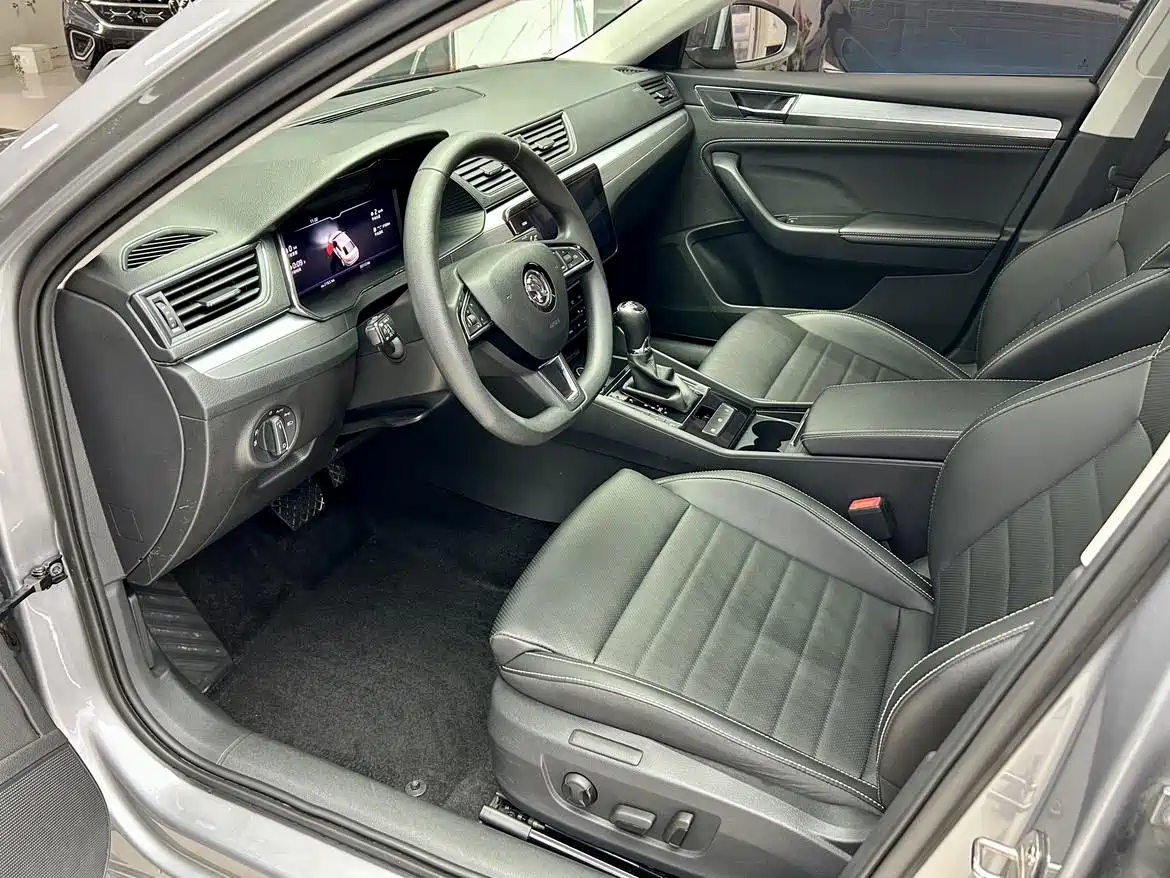 Škoda Superb 2023 TSI280 DSG Premium Edition фото 8