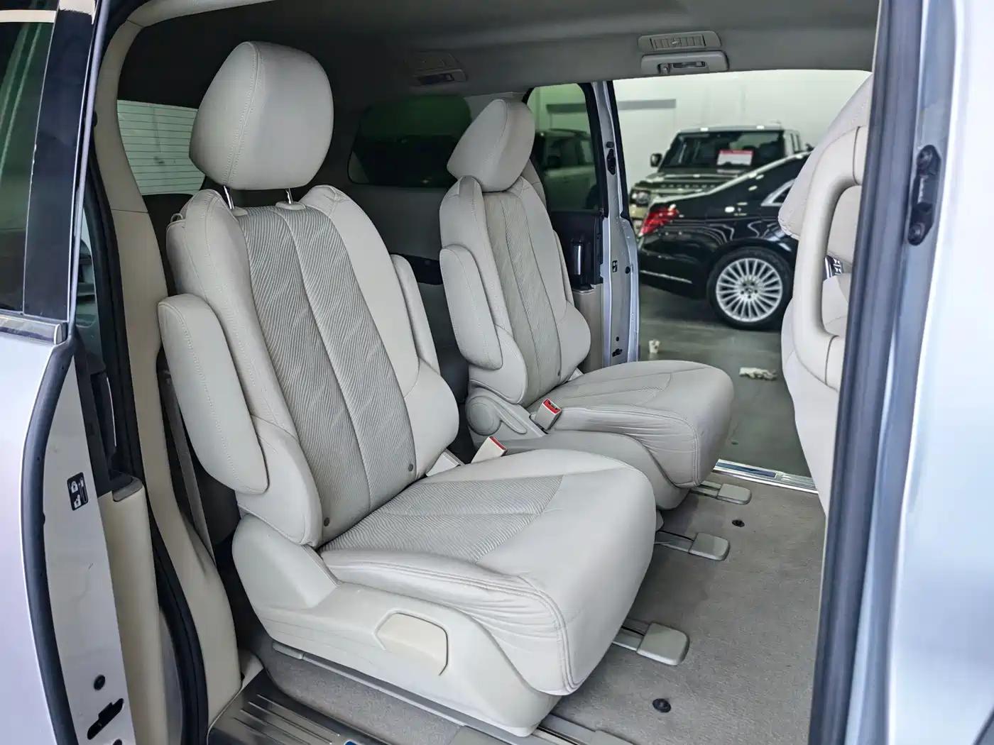Buick GL8 2014 2.4L CT Luxury Business Comfort фото 16