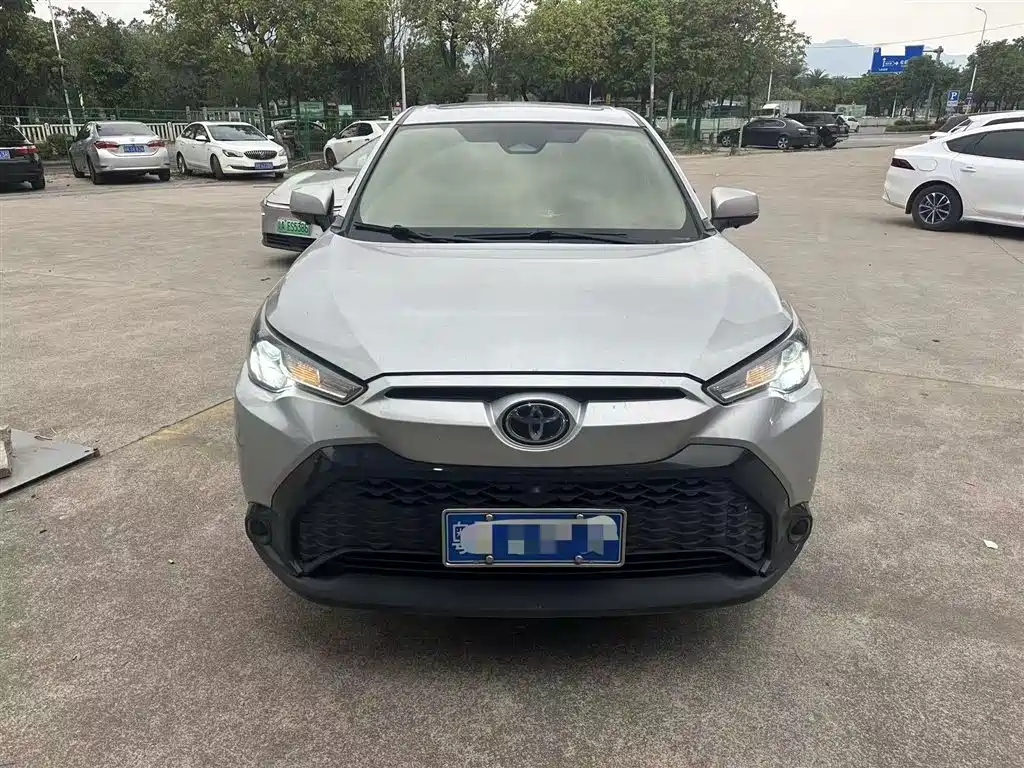 Toyota Frontlander 2022 2.0L CVT Elite фото 2