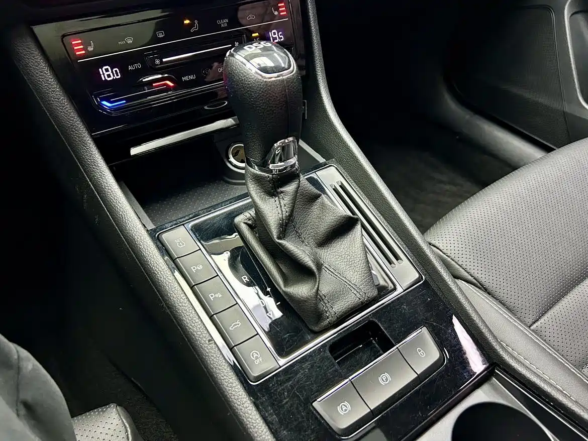 Škoda Superb 2023 TSI280 DSG Premium Edition фото 16