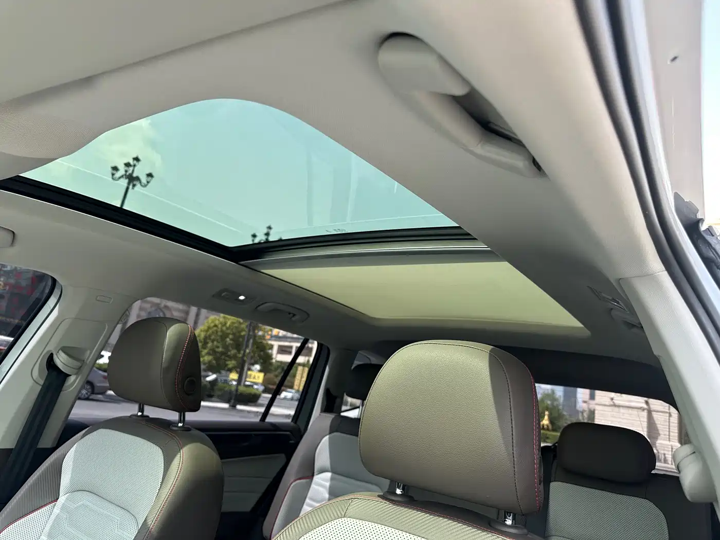 Volkswagen Tiguan L 2022 380TSI Automatic 4WD R-Line Flagship 7-Seater фото 11