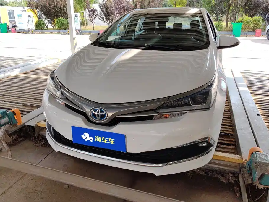 Фото 2 - Toyota Corolla