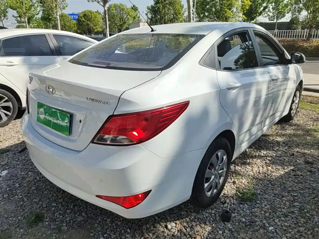 Hyundai Verna 2016 1.4L Manual Smart GLS фото 7