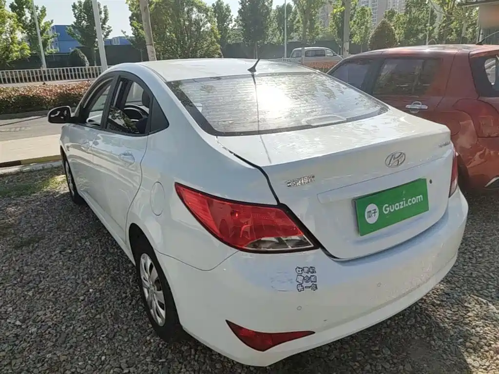Hyundai Verna 2016 1.4L Manual Smart GLS фото 5
