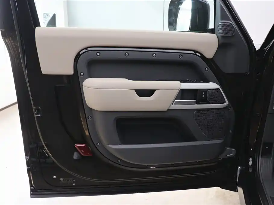 Land Rover Defender 2023 Model 90 3.0T P400 XS фото 10