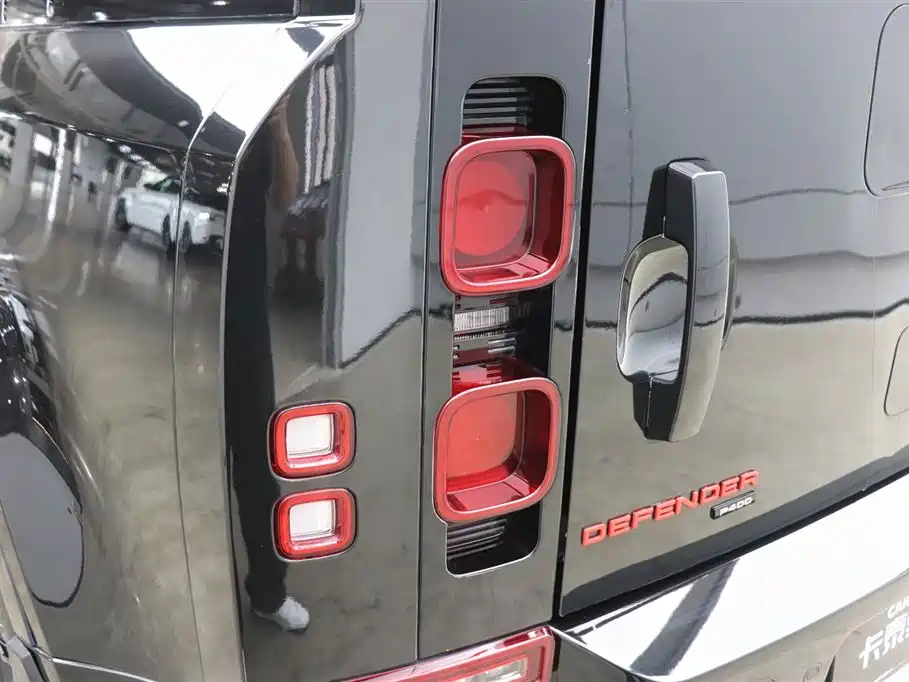 Land Rover Defender 2023 Model 90 3.0T P400 XS фото 25