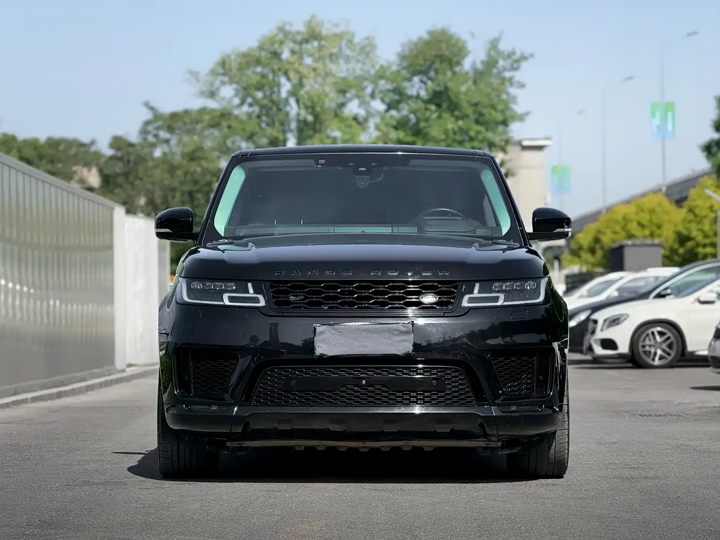 Land Rover Range Rover Sport 2021 3.0 L6 Gloss Black Edition фото 2