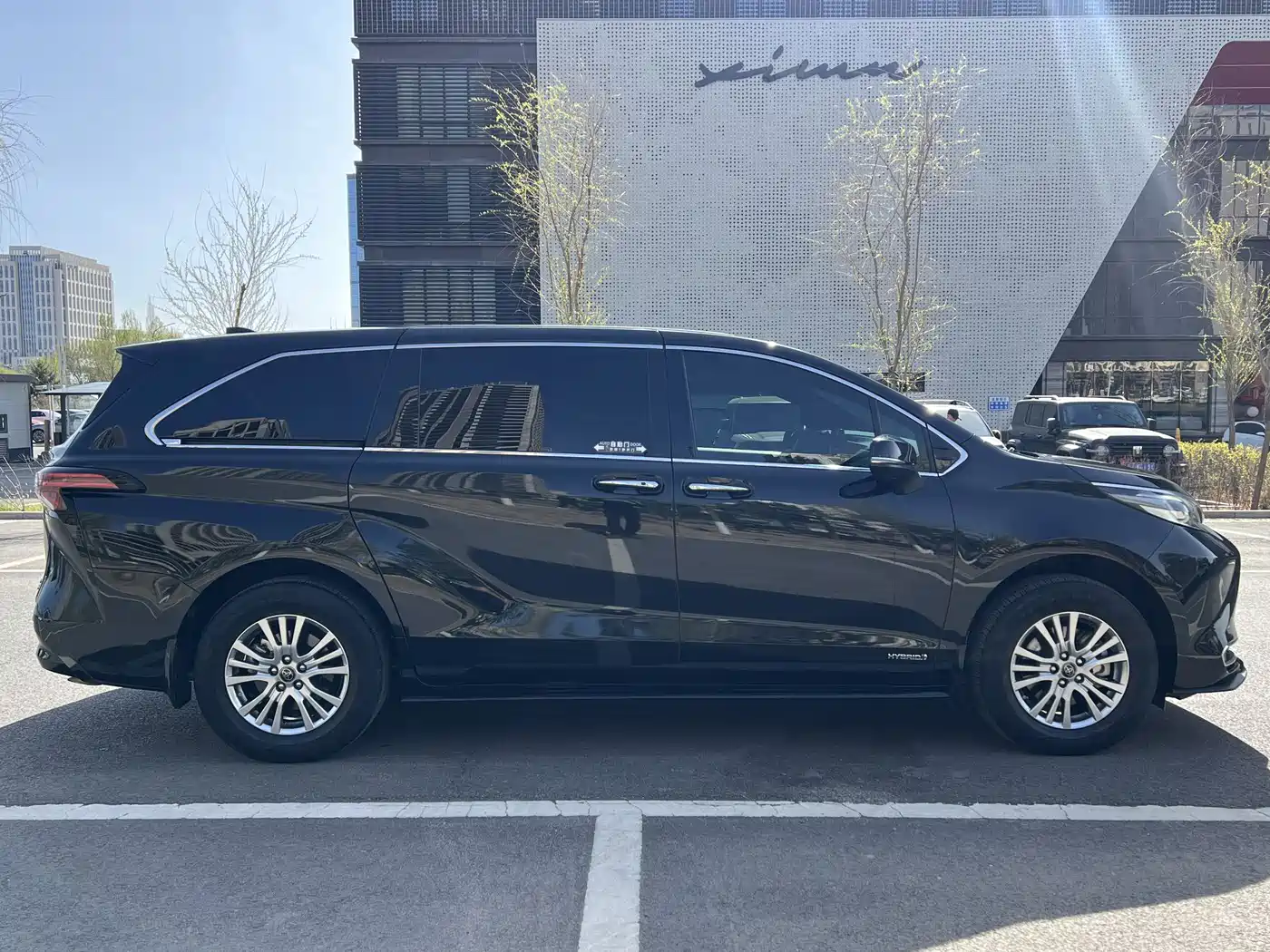 Toyota Sienna 2021 2.5L Hybrid Premium Edition фото 3