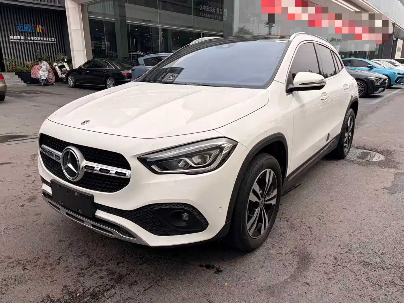 MERCEDES-BENZ GLA